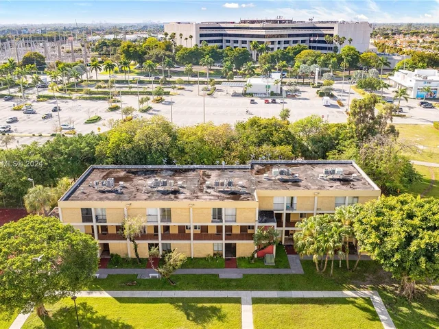 9250 Fontainebleau Blvd # 204, Miami FL 33172