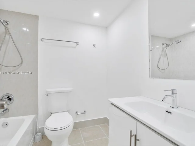 9250 Fontainebleau Blvd # 204, Miami FL 33172