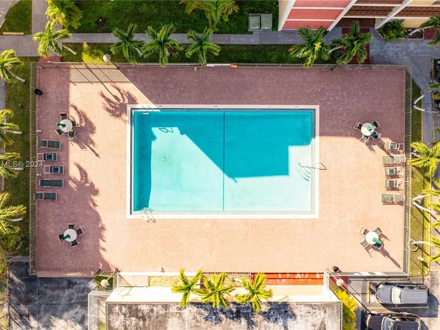 9250 Fontainebleau Blvd # 204, Miami FL 33172