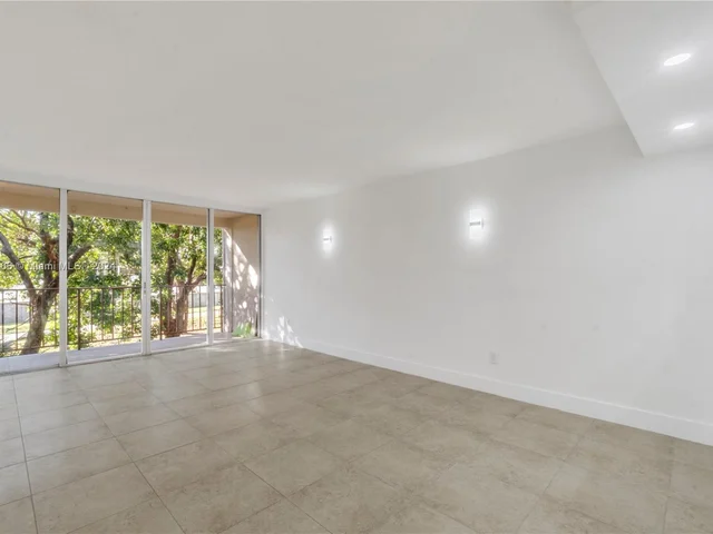 9250 Fontainebleau Blvd # 204, Miami FL 33172