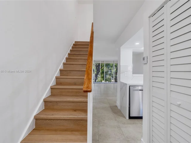 9250 Fontainebleau Blvd # 204, Miami FL 33172