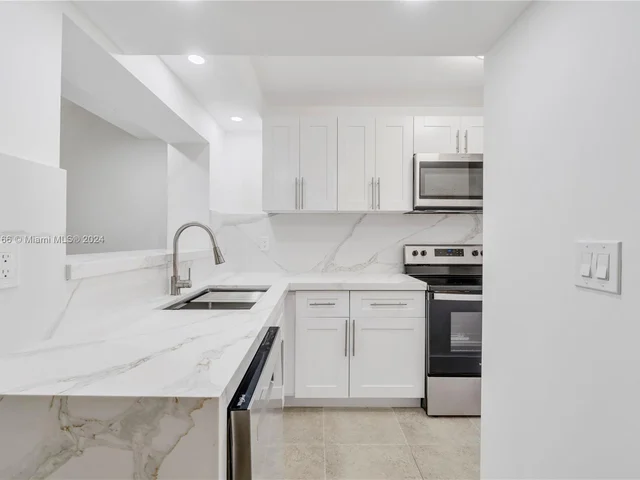 9250 Fontainebleau Blvd # 204, Miami FL 33172