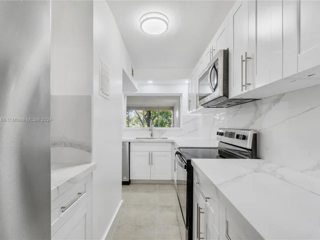 9250 Fontainebleau Blvd # 204, Miami FL 33172