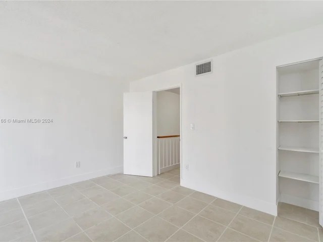 9250 Fontainebleau Blvd # 204, Miami FL 33172