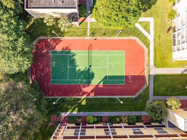 9250 Fontainebleau Blvd # 204, Miami FL 33172