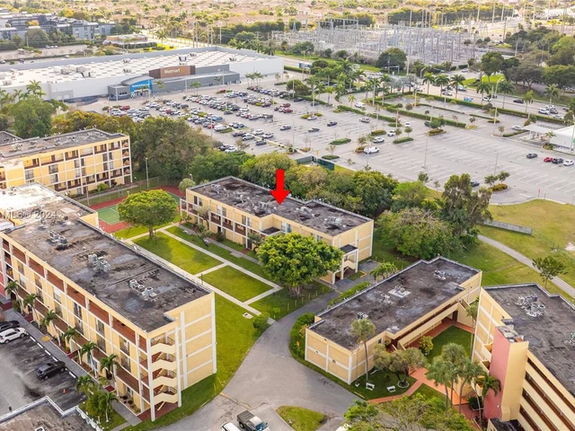 9250 Fontainebleau Blvd # 204, Miami FL 33172