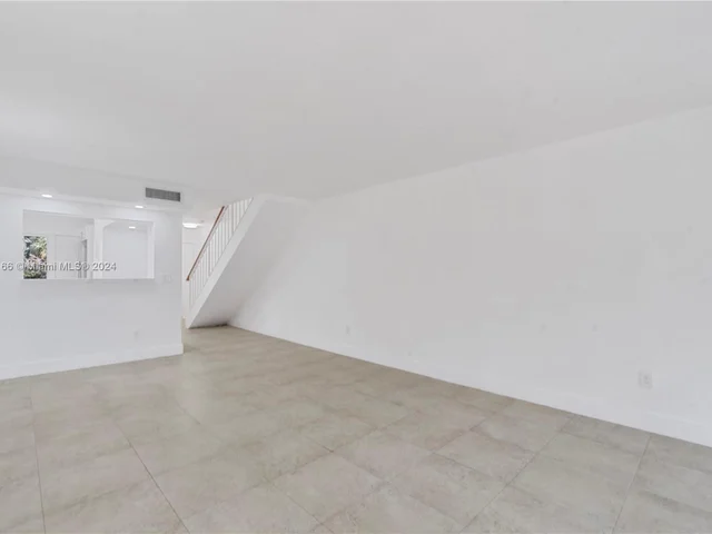 9250 Fontainebleau Blvd # 204, Miami FL 33172