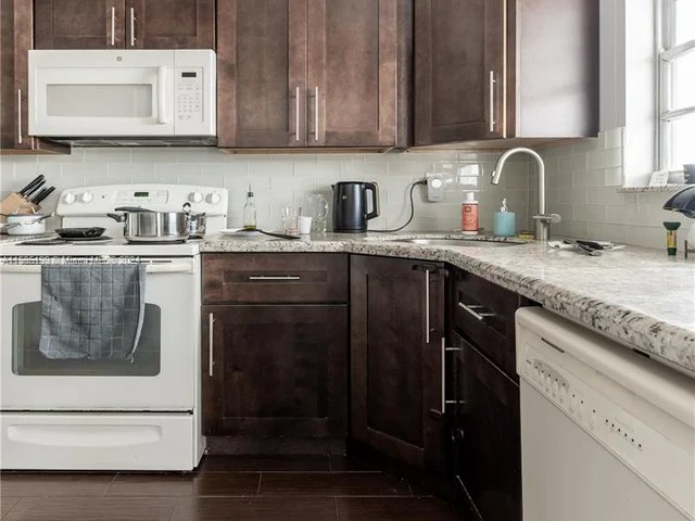 137 Golden Isles Dr # 1508, Hallandale Beach FL 33009