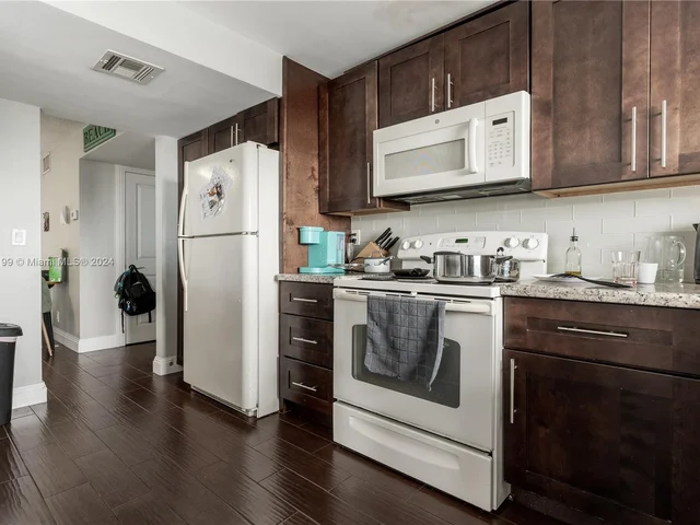 137 Golden Isles Dr # 1508, Hallandale Beach FL 33009