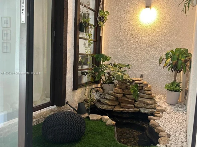 1085 NE 204th Ter, Miami FL 33179