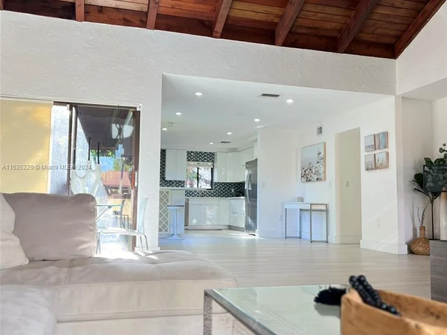 1085 NE 204th Ter, Miami FL 33179