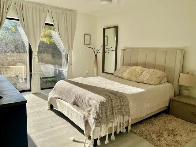 1085 NE 204th Ter, Miami FL 33179