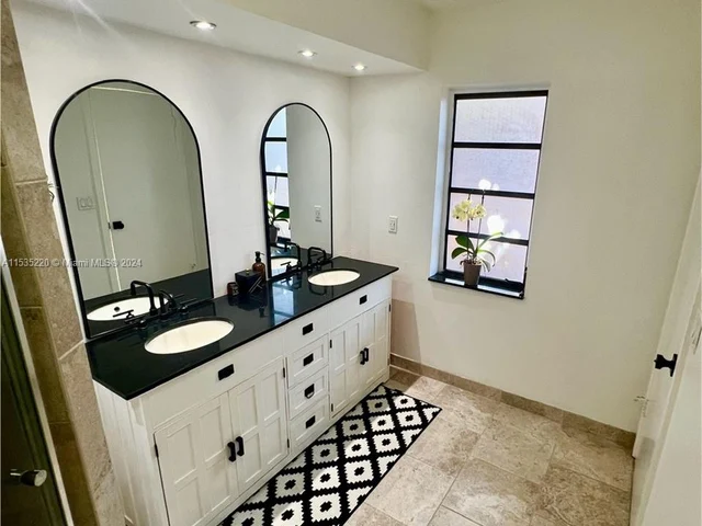 1085 NE 204th Ter, Miami FL 33179