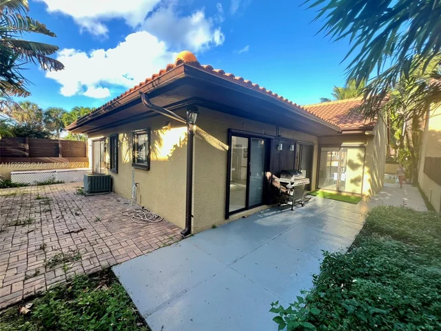 1085 NE 204th Ter, Miami FL 33179