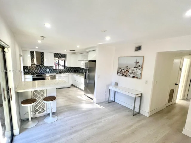 1085 NE 204th Ter, Miami FL 33179