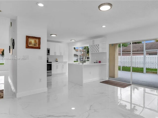 18104 NW 21st St, Pembroke Pines FL 33029