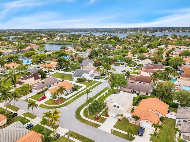 18104 NW 21st St, Pembroke Pines FL 33029