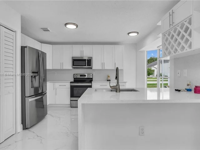 18104 NW 21st St, Pembroke Pines FL 33029