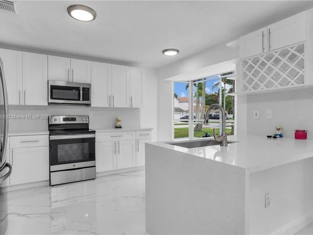 18104 NW 21st St, Pembroke Pines FL 33029