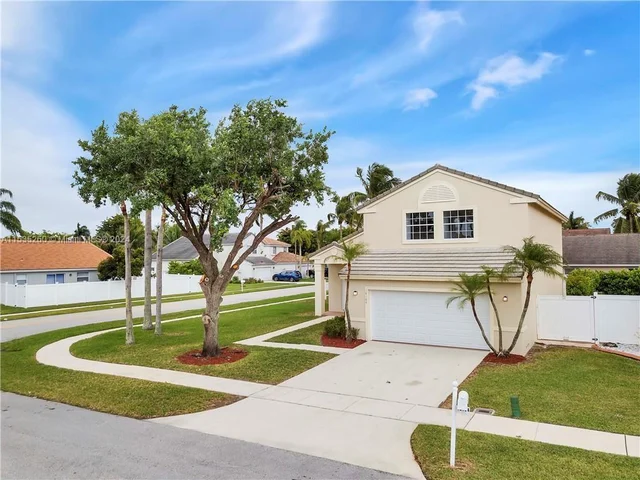 18104 NW 21st St, Pembroke Pines FL 33029
