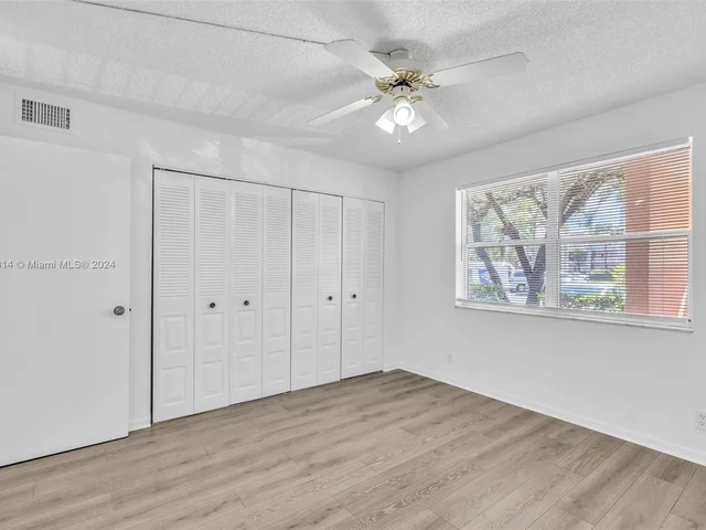 9461 Sunrise Lakes Blvd # 104, Sunrise FL 33322