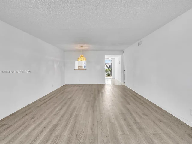 9461 Sunrise Lakes Blvd # 104, Sunrise FL 33322