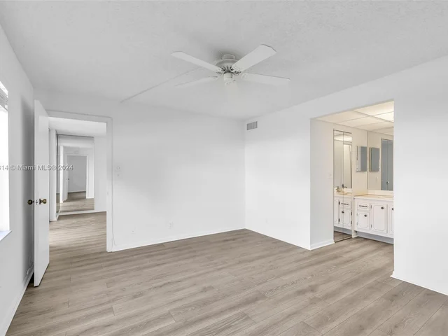 9461 Sunrise Lakes Blvd # 104, Sunrise FL 33322