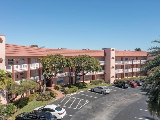 9461 Sunrise Lakes Blvd # 104, Sunrise FL 33322