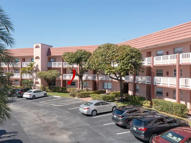 9461 Sunrise Lakes Blvd # 104, Sunrise FL 33322