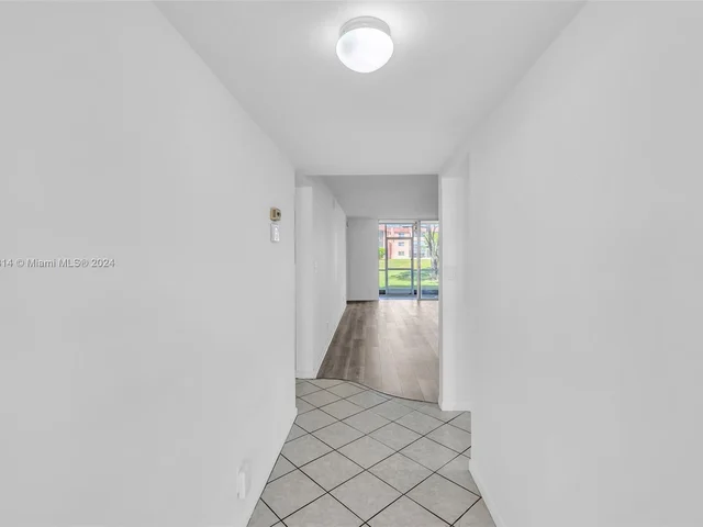 9461 Sunrise Lakes Blvd # 104, Sunrise FL 33322