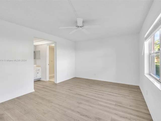 9461 Sunrise Lakes Blvd # 104, Sunrise FL 33322