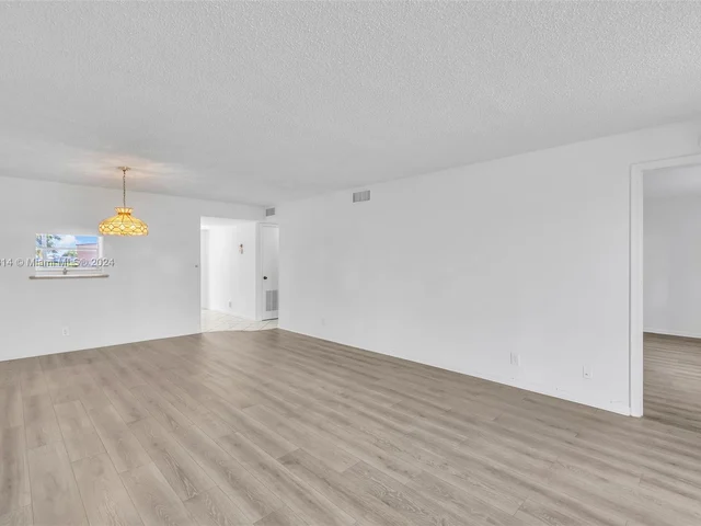 9461 Sunrise Lakes Blvd # 104, Sunrise FL 33322