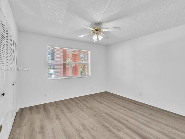 9461 Sunrise Lakes Blvd # 104, Sunrise FL 33322