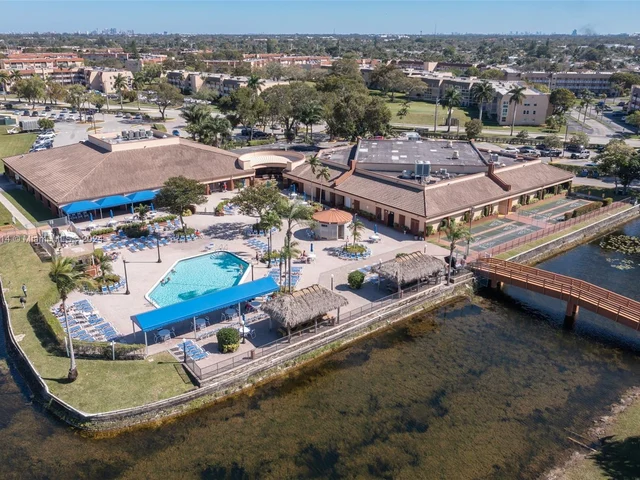 9461 Sunrise Lakes Blvd # 104, Sunrise FL 33322