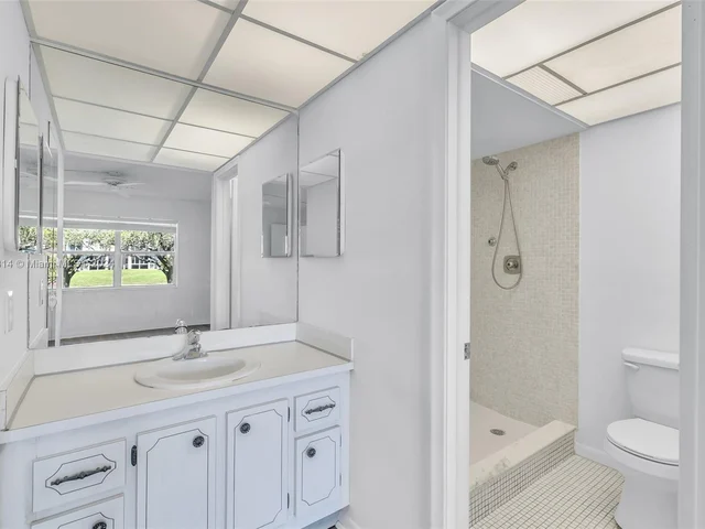 9461 Sunrise Lakes Blvd # 104, Sunrise FL 33322