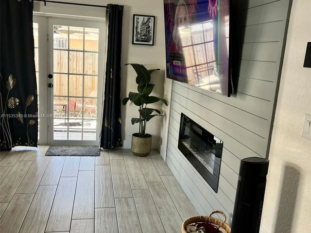 10054 NW 127th Ter, Hialeah Gardens FL 33018