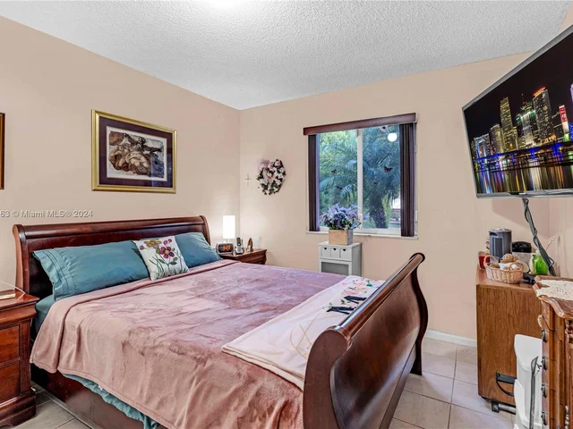 17326 SW 142nd Pl, Miami FL 33177