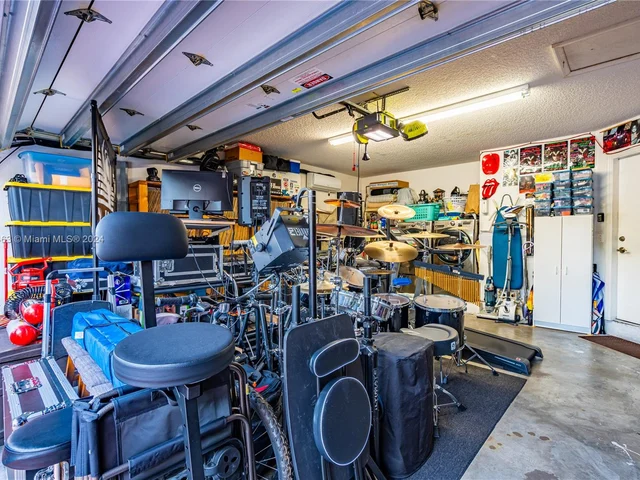 17326 SW 142nd Pl, Miami FL 33177