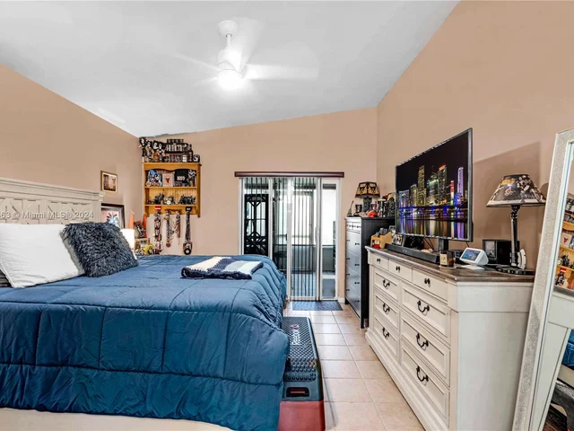 17326 SW 142nd Pl, Miami FL 33177