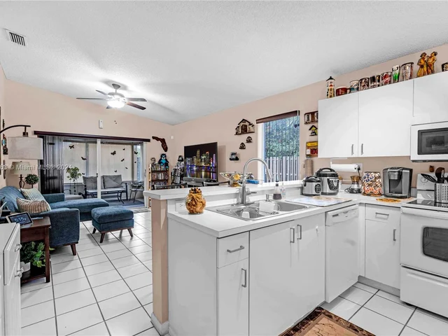 17326 SW 142nd Pl, Miami FL 33177