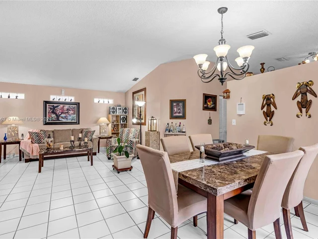 17326 SW 142nd Pl, Miami FL 33177