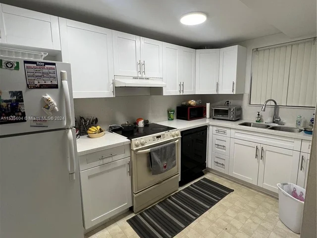 9375 Fontainebleau Blvd # L223, Miami FL 33172