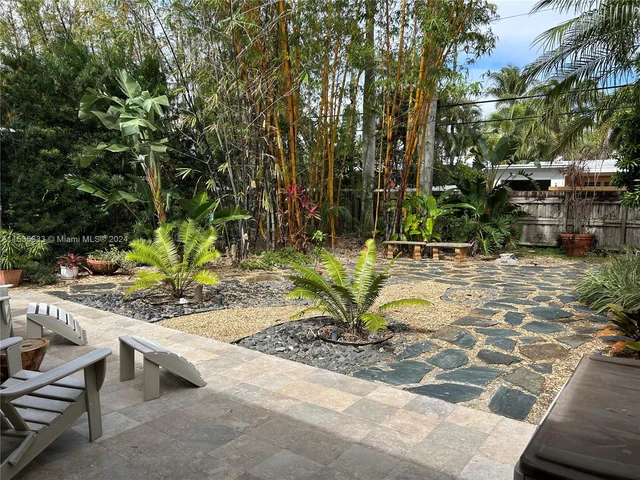 1025 Lincoln St, Hollywood FL 33019