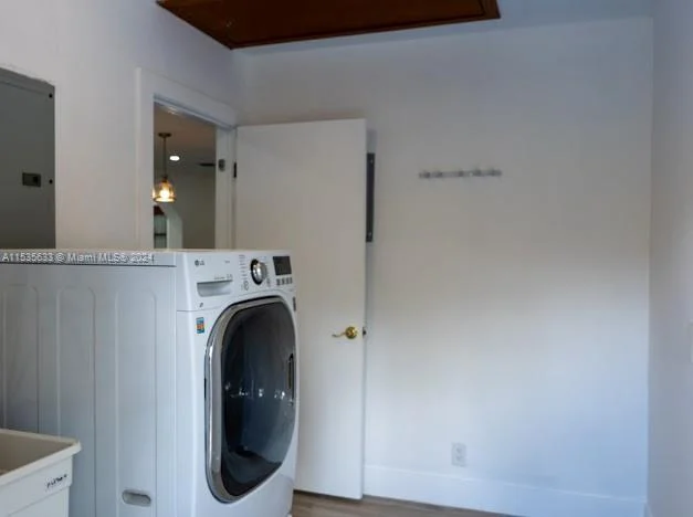 1025 Lincoln St, Hollywood FL 33019