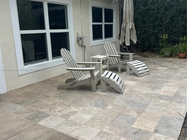 1025 Lincoln St, Hollywood FL 33019