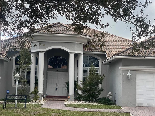 2172 NW 139th Ter, Pembroke Pines FL 33028