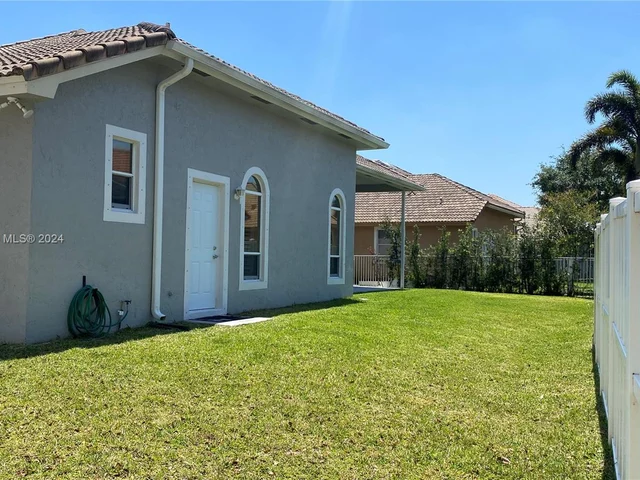 2172 NW 139th Ter, Pembroke Pines FL 33028