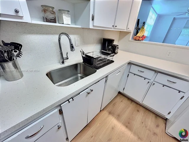 7100 NW 17th St # 112, Plantation FL 33313