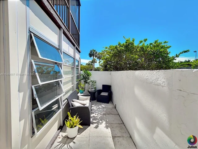 7100 NW 17th St # 112, Plantation FL 33313