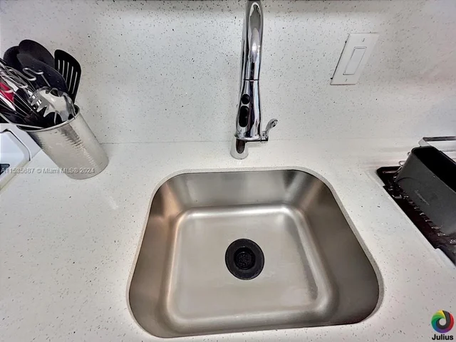 7100 NW 17th St # 112, Plantation FL 33313